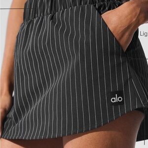 ALO Yoga Pinstripe Daylight Mini Skirt - Black/Titanium